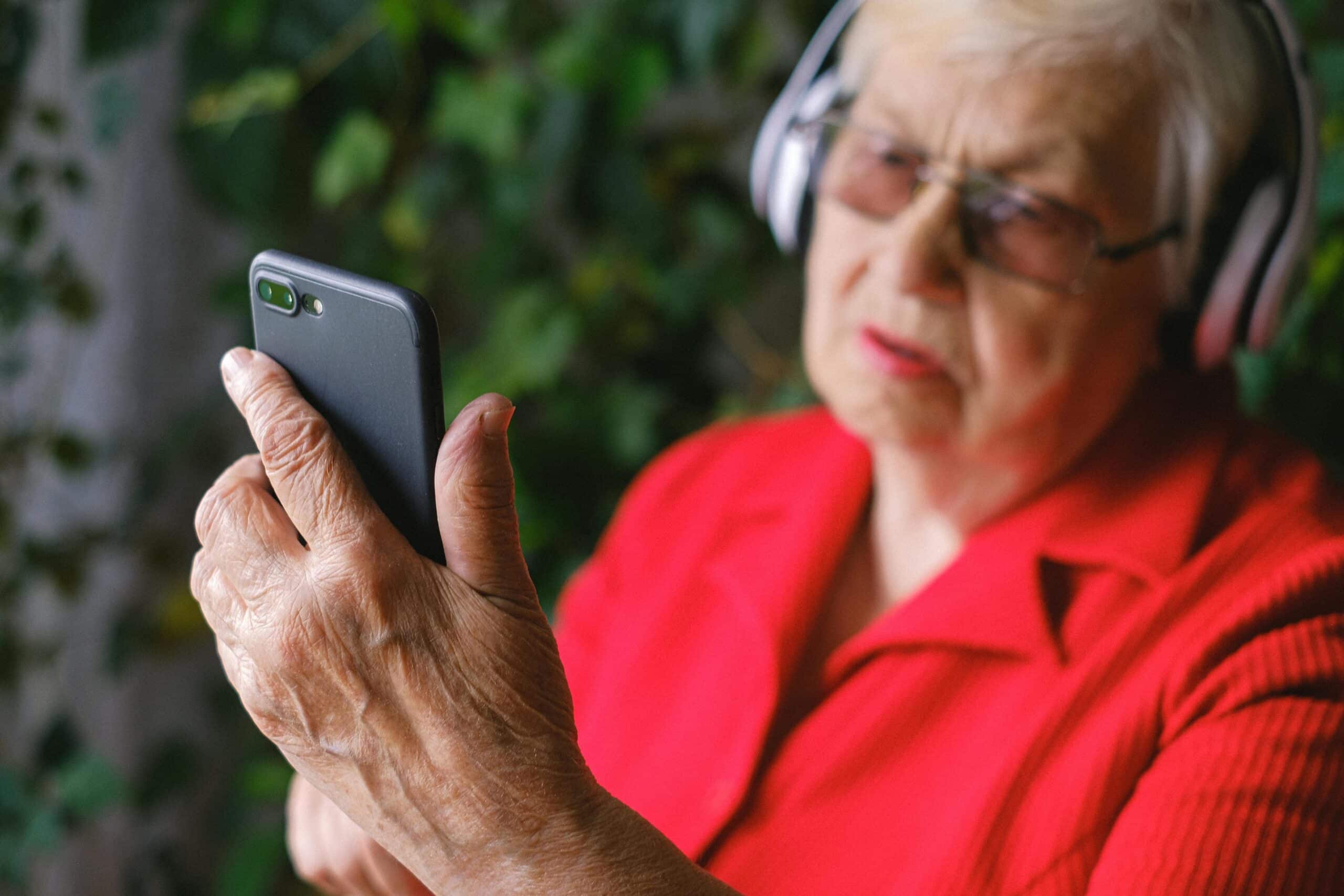 Penggunaan Kamera Smartphone untuk Mengekstrak Data Tanda-tanda Vital dan Glukosa Darah Melalui Pencitraan Optik Transdermal (TOI)